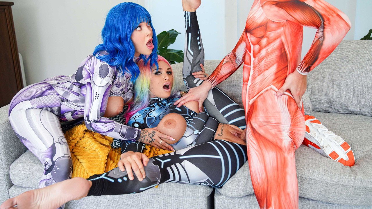 Cosplaying weeb couple rowdies up the house in more than one way with their pasión