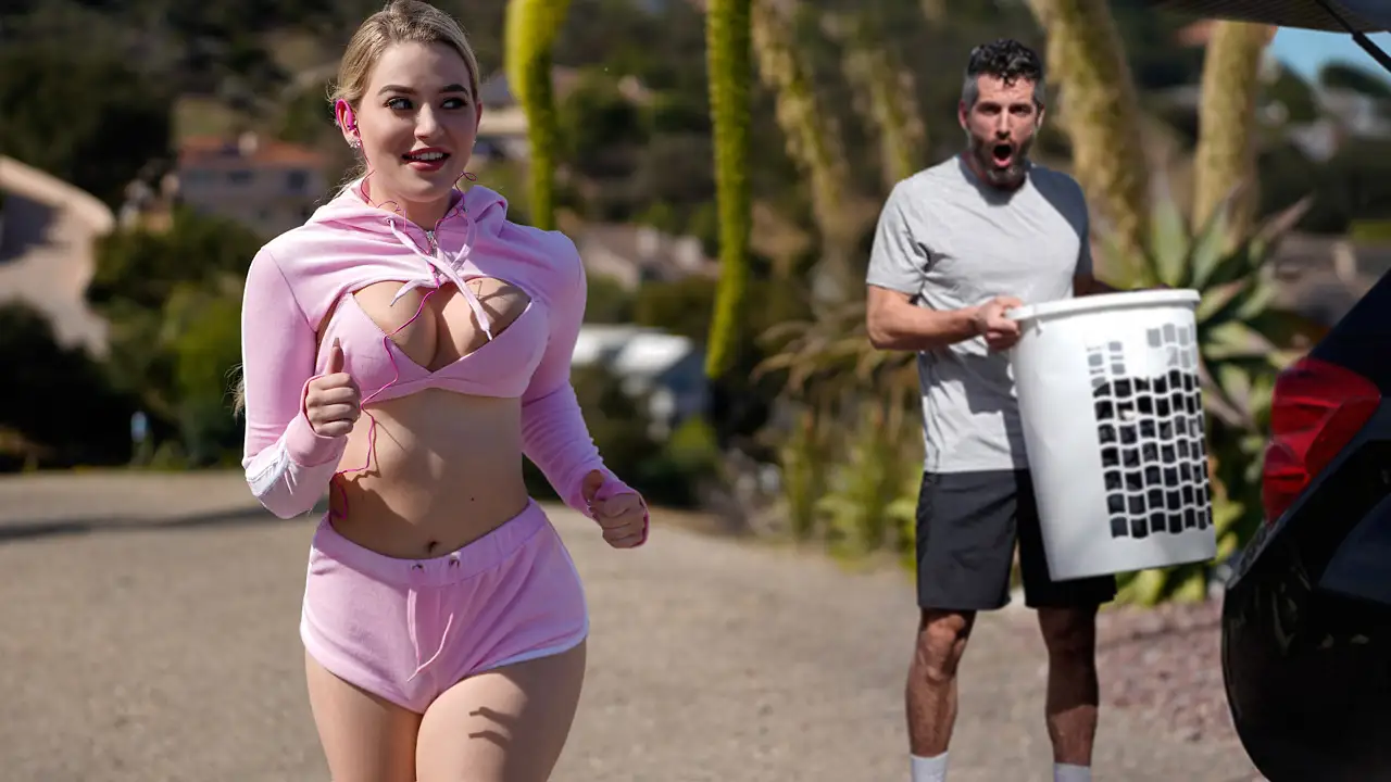 No puedo dejar de pensar en mi bulliciosa vecina rubia y sus grandes tetas naturales