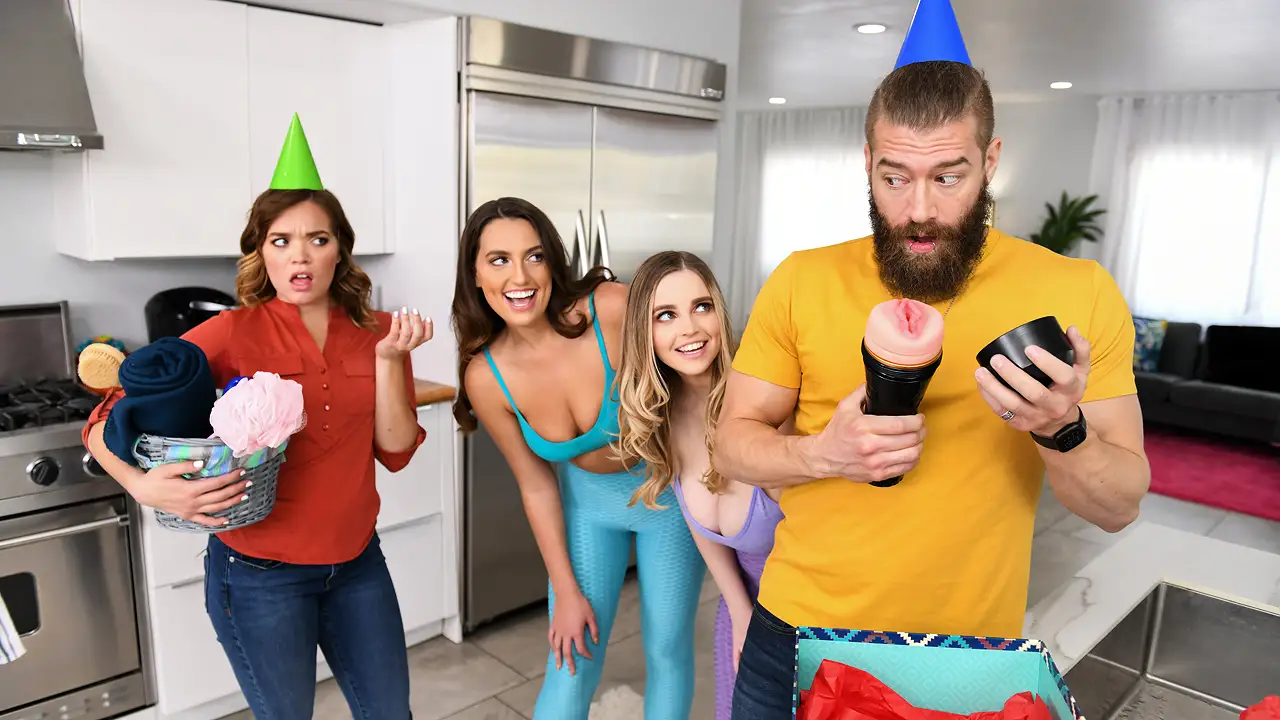 Dos chicas desnudas, un doble facial y cumswap… ¡el mejor cumpleaños de todos!